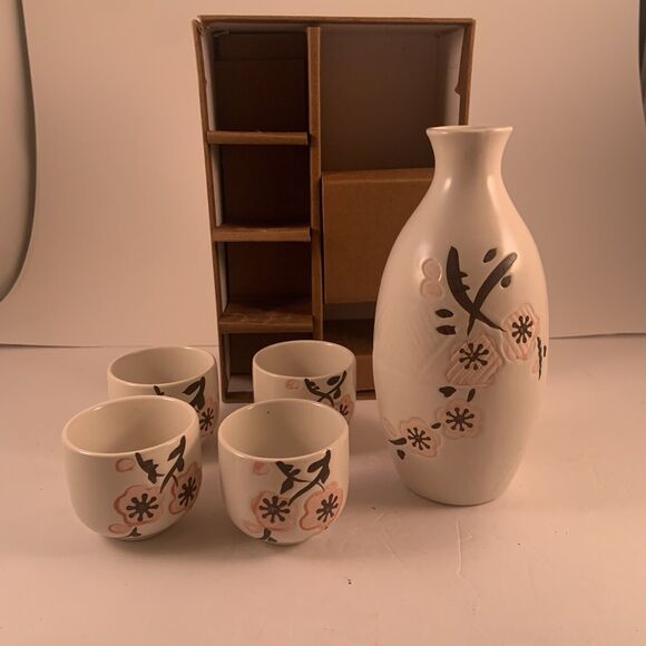 Japan Arita 5 PCS Sake Set Decanter Hand Painted Floral In Original Box - Picture 2 of 6